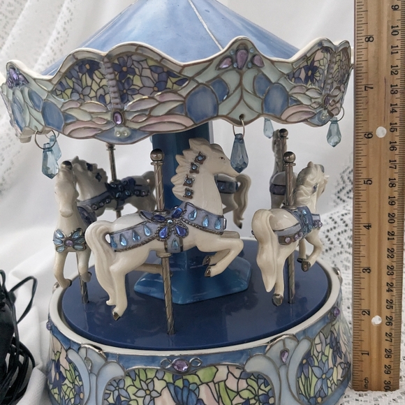 Dream Dancers illuminated Musical Carousel Ardleigh-Elliott 74469 signed as is - Picture 9 of 12